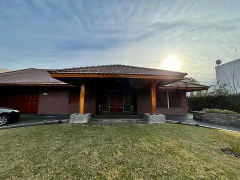 Casa 5 ambientes con 3 baños