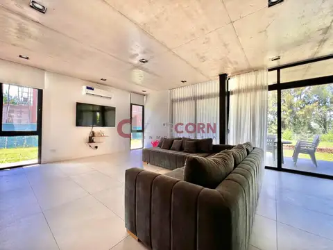 Casa en Venta con 6 cocheras