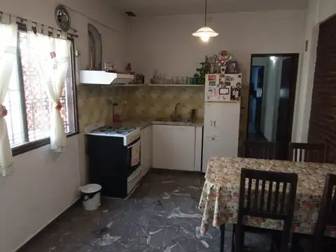 Casa 4 ambientes con 1 baño