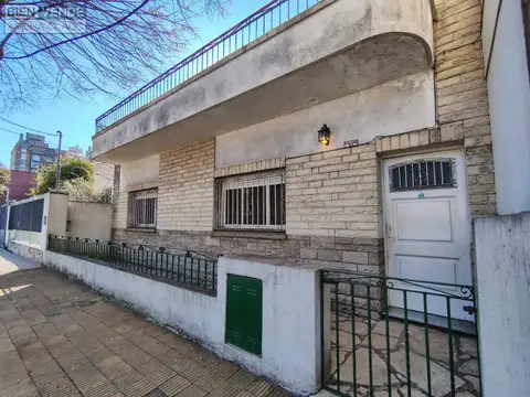 OPORTUNIDAD IDEAL INVERSOR | CASA LOTE PROPIO A RECICLAR | 200m2 | JARDÍN Y TERRAZA | VILLA MARTELLI
