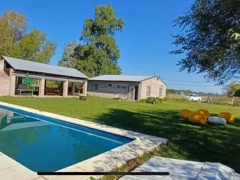 VENTA CASA QUINTA 4 AMBIENTES PARADA ROBLES