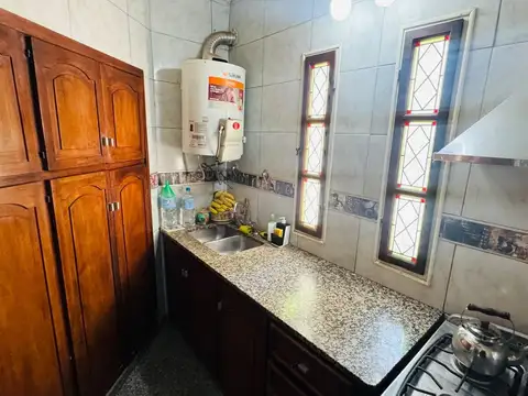 Casa amplia con 3 dormitorios y cochera en LA PLATA
