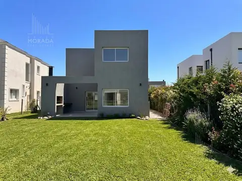 Casa en Venta en Pilar del Este - Santa Lucia, USD 198.000