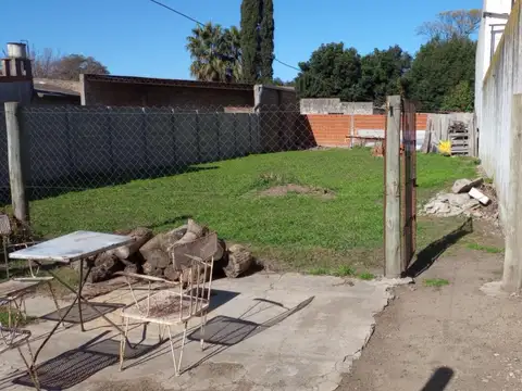 Casa en venta - 3 Dormitorios 2 Baños - 491Mts2 - Carmen de Areco