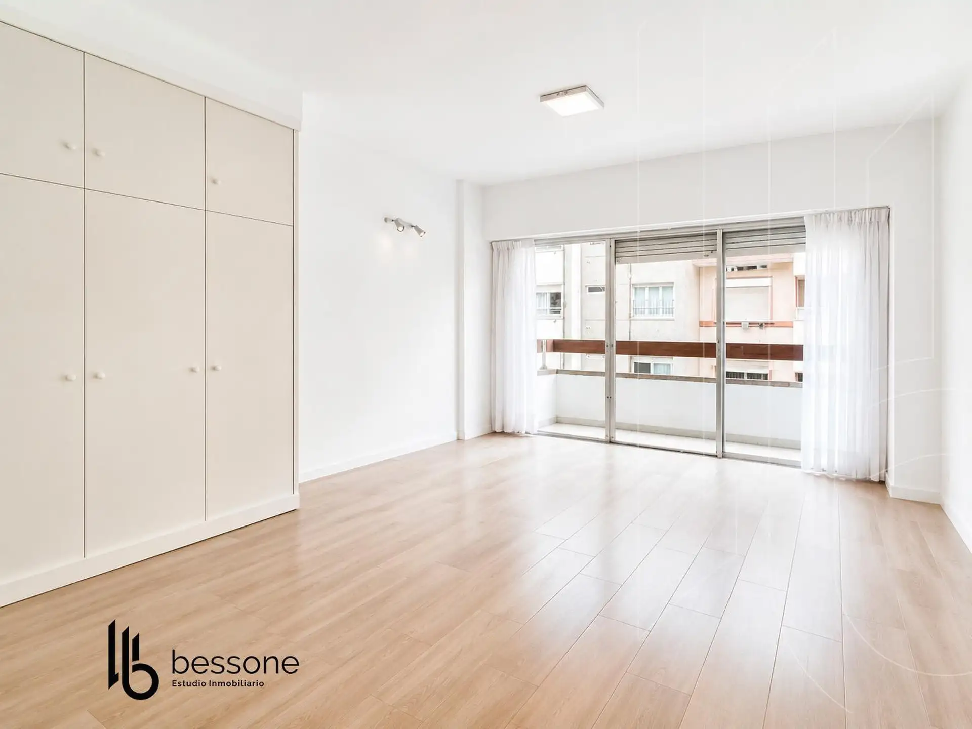 Depto 1 amb 25m² reciclado con balcón — Plaza Colon