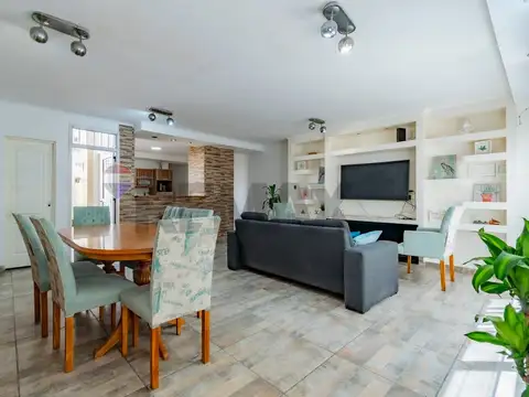 Venta 2 PH en Block Reciclados a nuevo Zona Flores