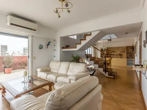 Villa Urquiza: Venta Excelente Duplex 5 ambientes, cochera doble, baulera.