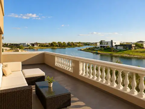 Casa 5 ambientes con 4 baños