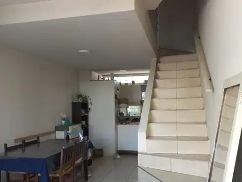 Triplex de 4 ambientes en venta en Villa Morra