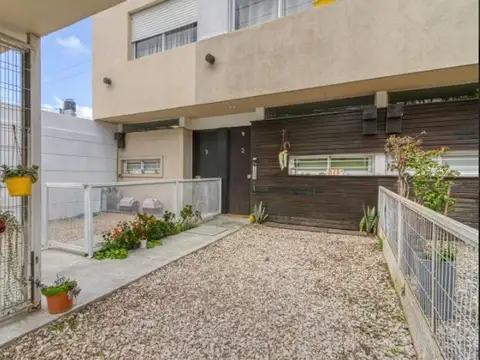 Triplex de 4 ambientes en venta en Villa Morra