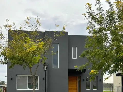 MLM. Casa a espacio verde en Barrio San Pablo, Pilar