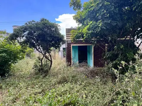 Av. 66 y 163  - LOTE EN VENTA CON CASA A REFACCIONAR