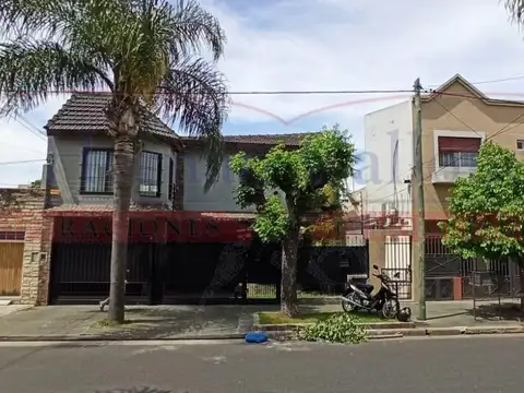 EXCELENTE CASA 5 AMBIENTES CON PILETA EN SAN JUSTO