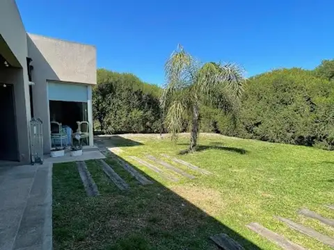 Casa en Venta con 4 cocheras