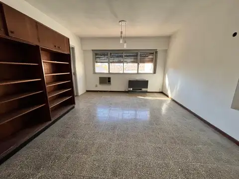 Av Peron 1600, Piso 2