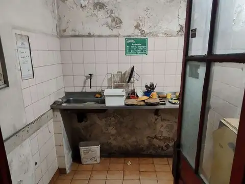Deposito c/ vivienda, a reciclar, en venta.