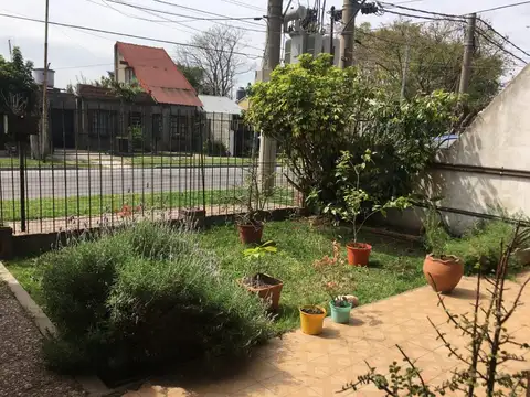 Pola e/ Charcas y Maza