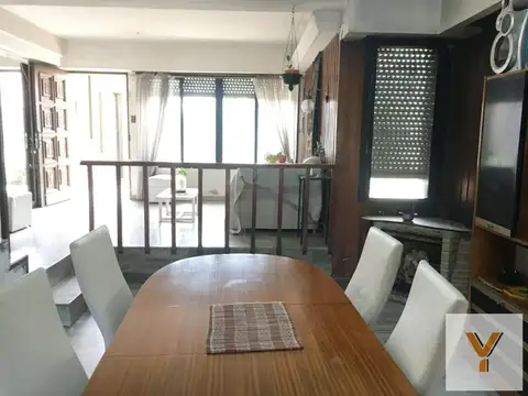 Casa 6 ambientes con 2 baños