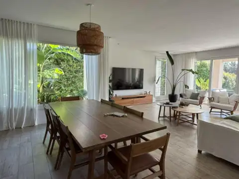 Casa 7 ambientes con 3 baños