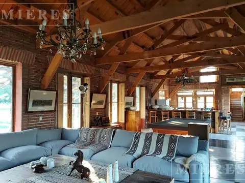 Casa en Alquiler Temporal con 4 cocheras