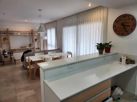 San Martin 300, Piso 5