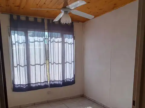 Casa en Alquiler con 2 cocheras