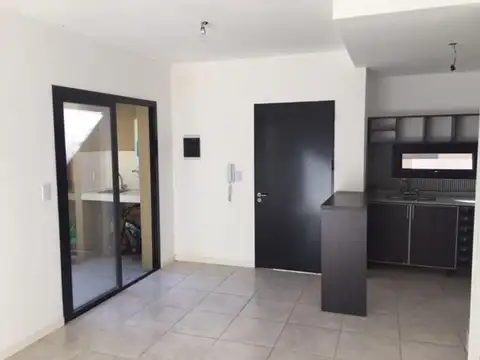 Casa 2 ambientes con 1 baño