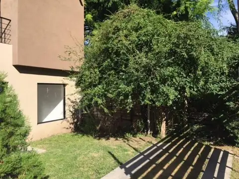 Casa en Alquiler en Jose Marmol, $ 900.000