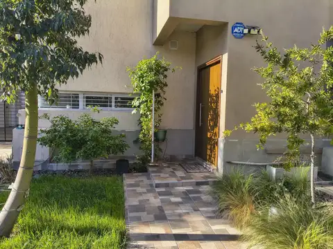 DÚPLEX EN VENTA CON TOUR VIRTUAL B° CORTADERAS III