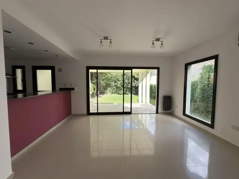 Casa en Alquiler al Este