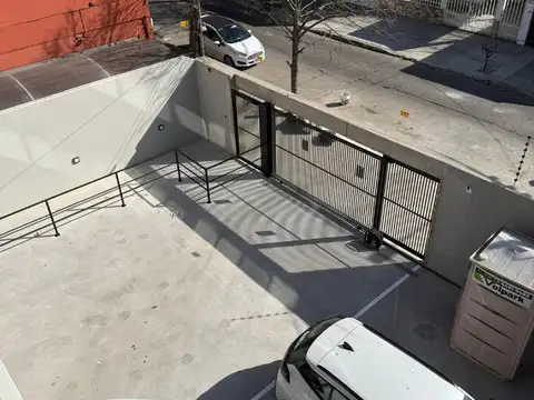 DEPTOS  2 Y 3 AMB  DOBLE BALCON, COCHERA,TERRAZA CON PARRILLA Y SOLARIUM. DETALLES DE CATEGORIA