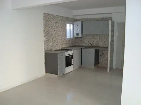 RAMON FALCON 3700 FLORESTA. SEMIPISO 3 AMBIENTES C/FRENTE COCHERA.
