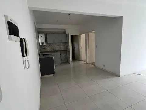 RAMON FALCON 3700 FLORESTA. SEMIPISO 3 AMBIENTES C/FRENTE COCHERA.