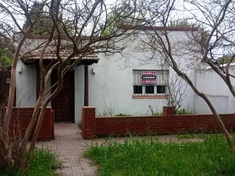 Venta casa 3 ambientes en Miramar. Zona resindencal.