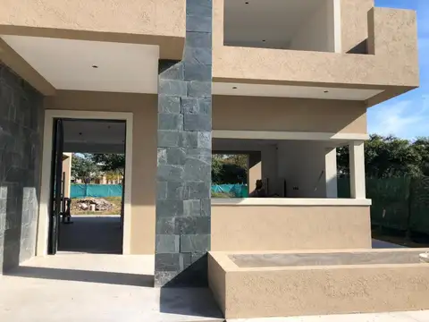 Casa 6 ambientes con 3 baños