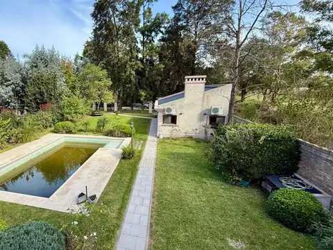 CASA 4 AMB. EN B° SANTA AMELIA – VIRREY DEL PINO