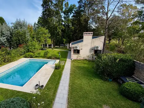 CASA 4 AMB. EN B° SANTA AMELIA – VIRREY DEL PINO