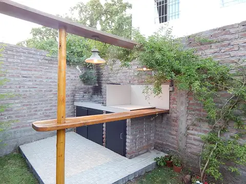 Casa en Alquiler, 21 de Juliio, 2 Dorm, 2 Baños, Cochera Doble