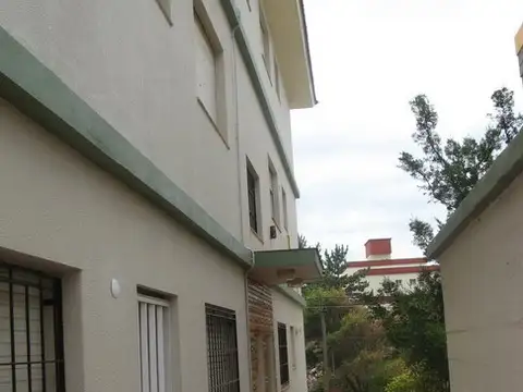 EN VENTA EN VILLA GESSELL DEPARTAMENTO DE 3 AMBIENTES SOBRE 145 ENTRE 1 Y 2 EN P.B. - FICHA 8871