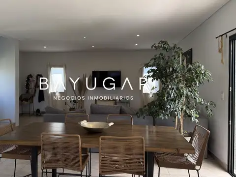 Casa 5 ambientes con 2 baños