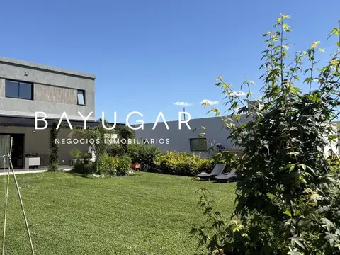 Venta - Casa en Barrio Santa Elisa - Pilar