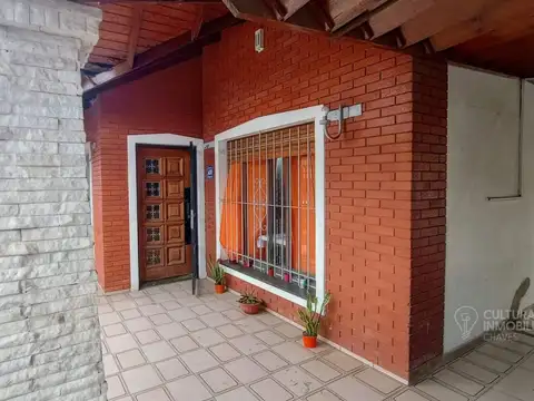 VENTA CASA 3 AMB COCHERA QUINCHO Y PILETA C. EVITA