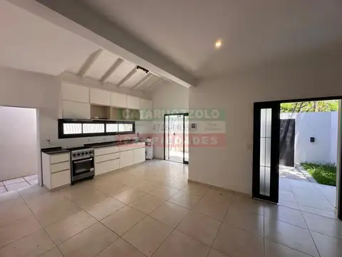 Casa en Venta con 2 cocheras