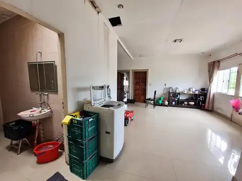 Casa 4 ambientes con 2 baños