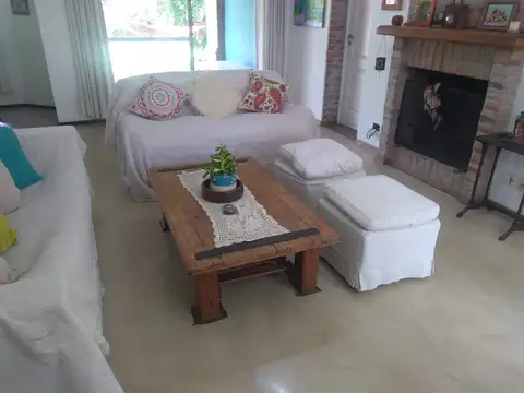 Casa en Alquiler Temporal con 4 cocheras