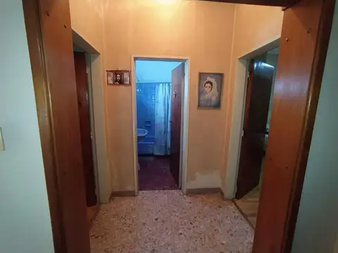 Casa 4 ambientes con 2 baños