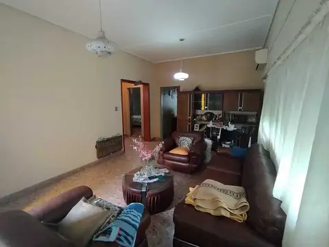 Venta casa 4 Ambientes con Jardín en Villa Bernardo Monteagudo