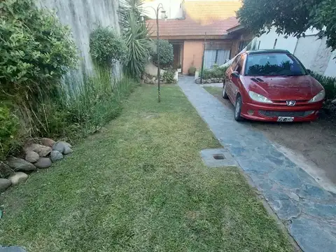 VENTA CASA 4 AMBIENTES RAFAEL CASTILLO