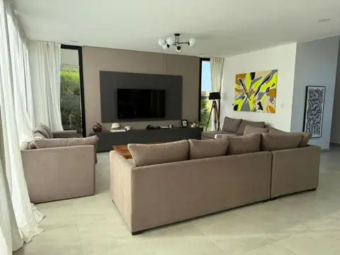 Casa en Alquiler de 4 dormitorios