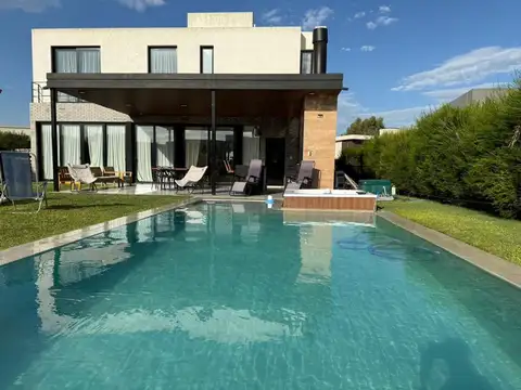 Los Robles 5900